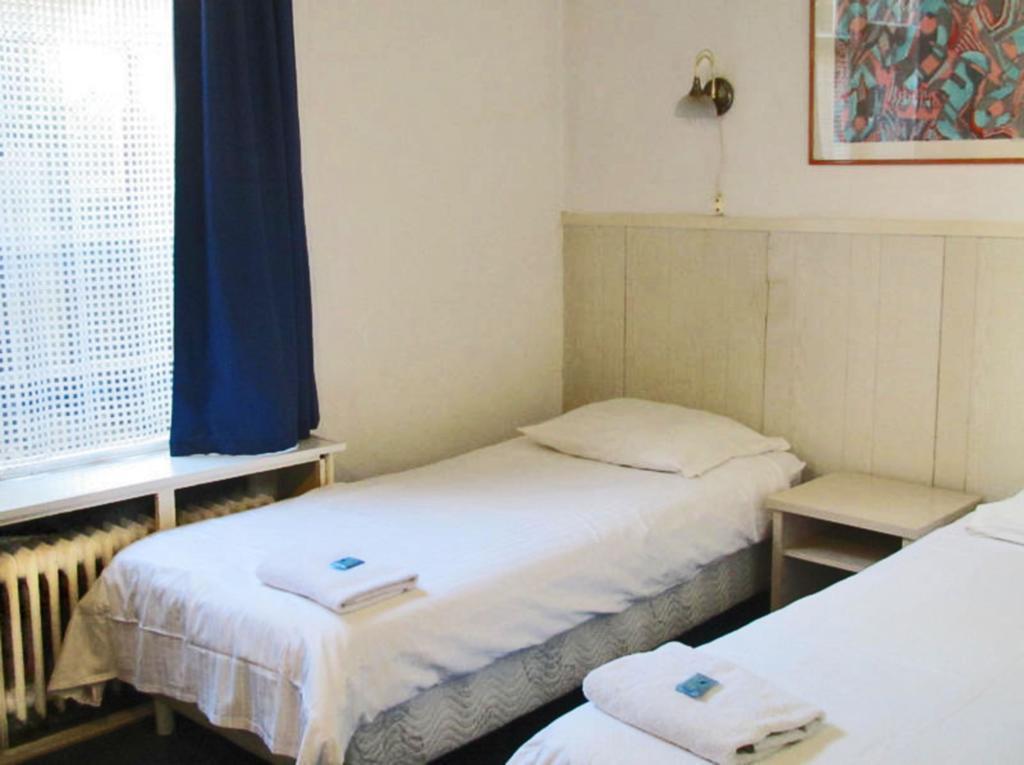 Zweibettzimmer mit eigenem Bad